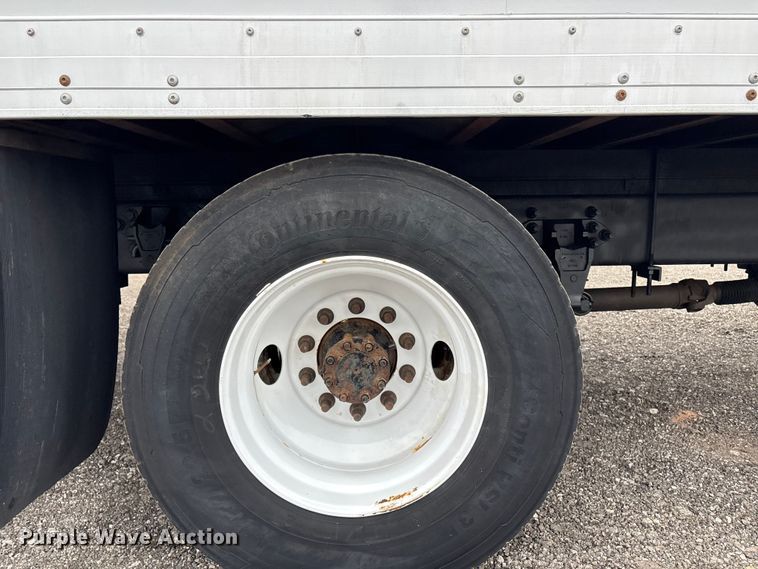 image for item EG8922 2016 Ford F650 box truck