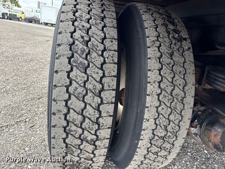 image for item EG8922 2016 Ford F650 box truck