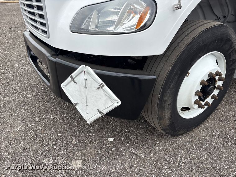 image for item EG8924 2019 Freightliner Business Class M2 box truck