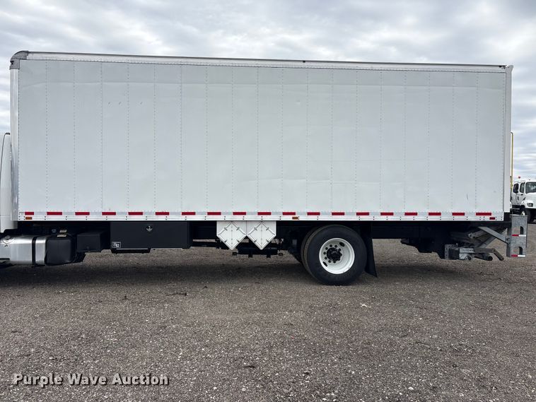 image for item EG8924 2019 Freightliner Business Class M2 box truck