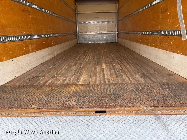 image for item EG8924 2019 Freightliner Business Class M2 box truck