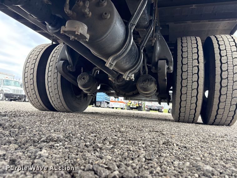 image for item EG8924 2019 Freightliner Business Class M2 box truck