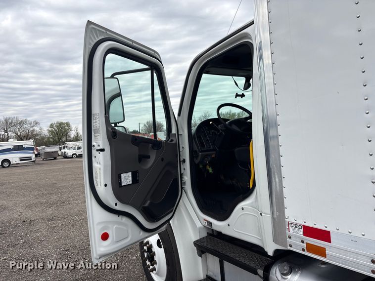 image for item EG8924 2019 Freightliner Business Class M2 box truck