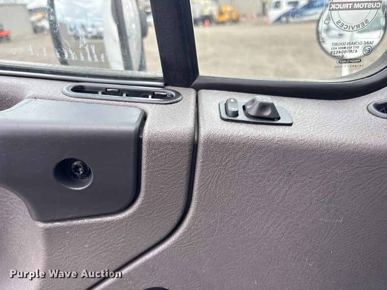 image for item EG8924 2019 Freightliner Business Class M2 box truck