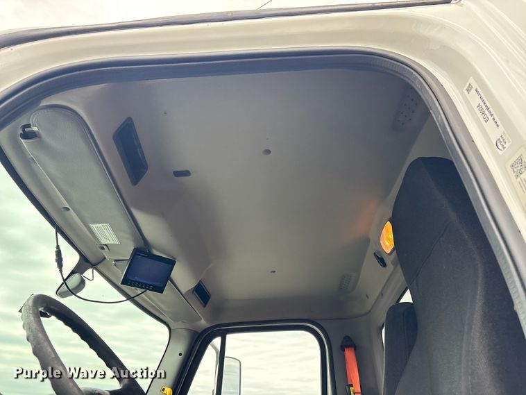 image for item EG8924 2019 Freightliner Business Class M2 box truck