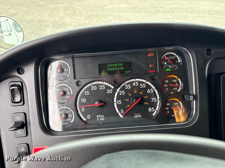 image for item EG8924 2019 Freightliner Business Class M2 box truck