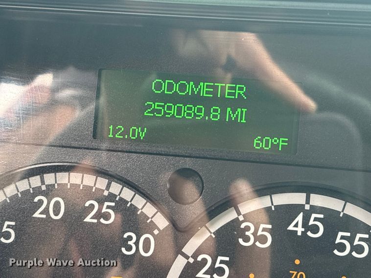 image for item EG8924 2019 Freightliner Business Class M2 box truck