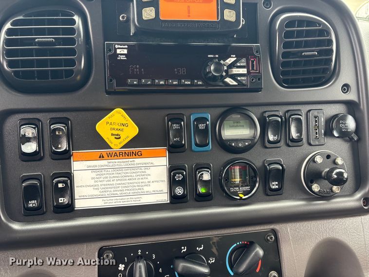 image for item EG8924 2019 Freightliner Business Class M2 box truck