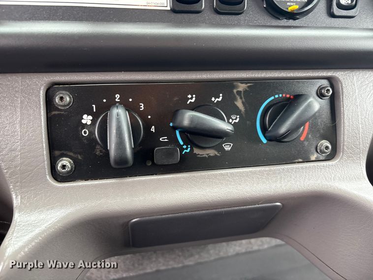 image for item EG8924 2019 Freightliner Business Class M2 box truck