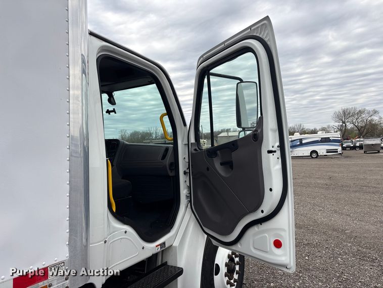 image for item EG8924 2019 Freightliner Business Class M2 box truck