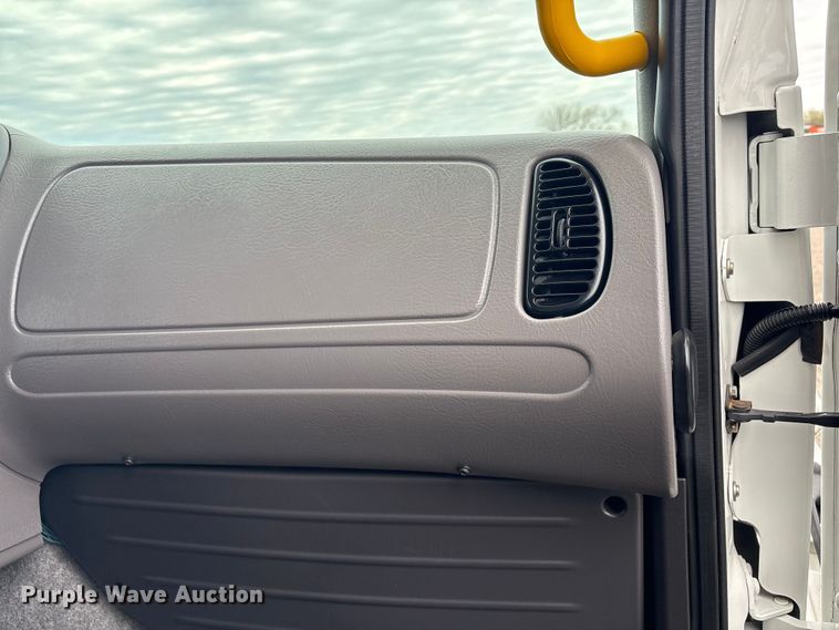 image for item EG8924 2019 Freightliner Business Class M2 box truck