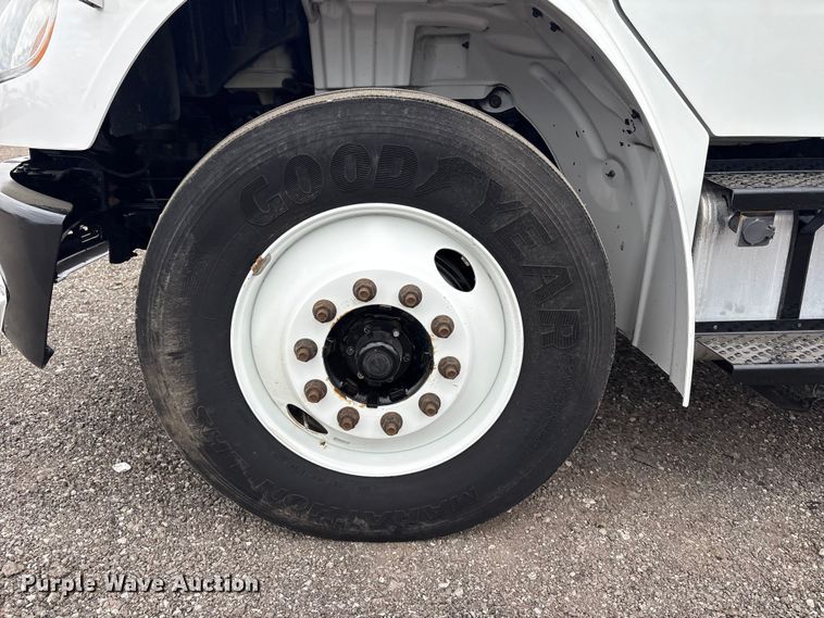 image for item EG8924 2019 Freightliner Business Class M2 box truck