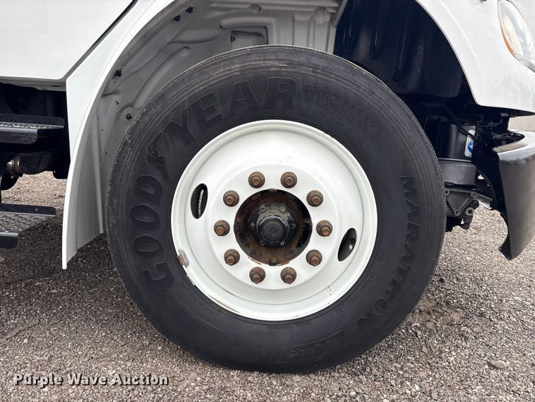 image for item EG8924 2019 Freightliner Business Class M2 box truck