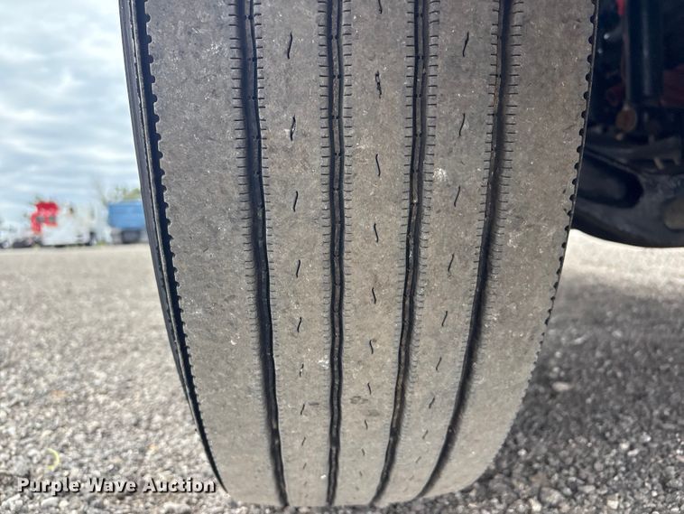 image for item EG8924 2019 Freightliner Business Class M2 box truck