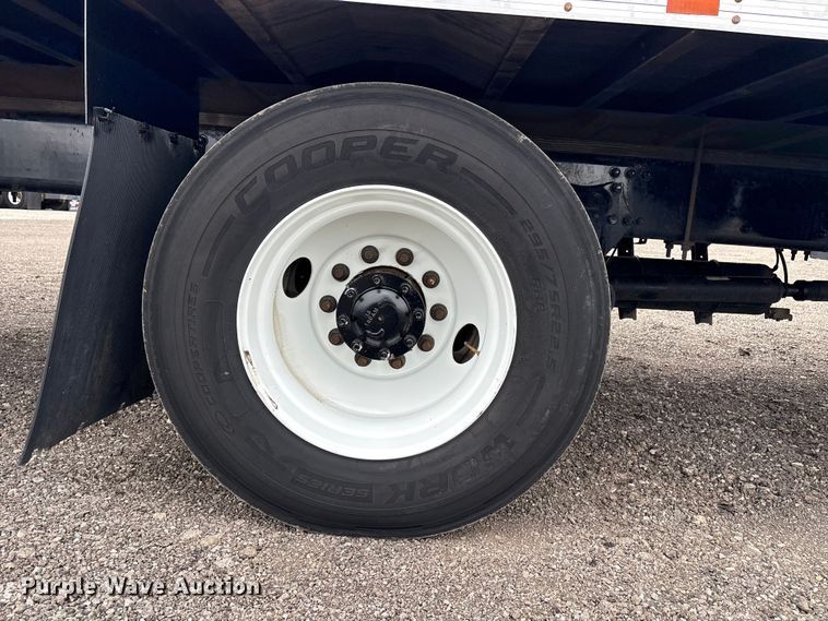 image for item EG8924 2019 Freightliner Business Class M2 box truck