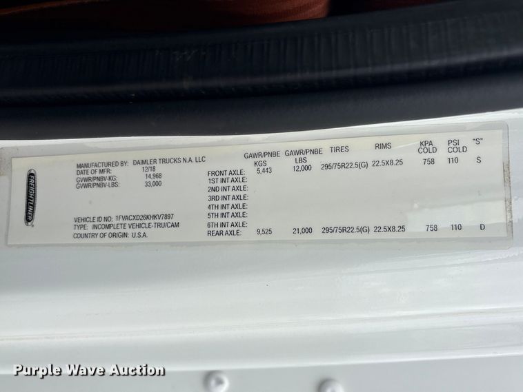 image for item EG8924 2019 Freightliner Business Class M2 box truck