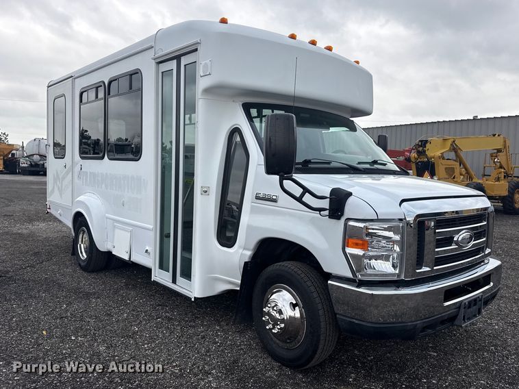 image for item EG8931 2015 Ford E350 shuttle bus