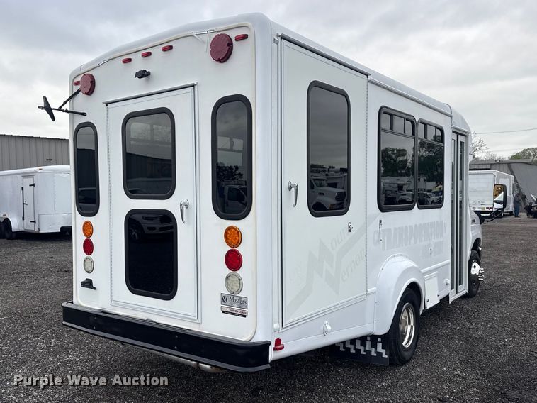 image for item EG8931 2015 Ford E350 shuttle bus