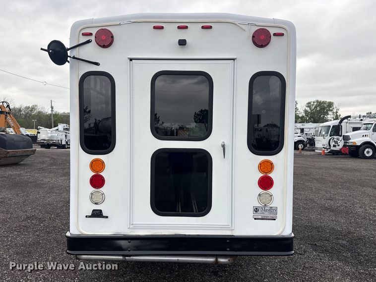 image for item EG8931 2015 Ford E350 shuttle bus