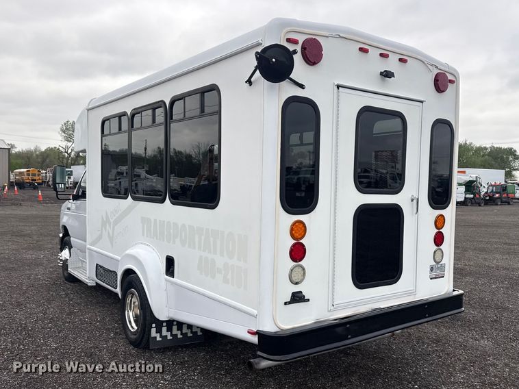 image for item EG8931 2015 Ford E350 shuttle bus