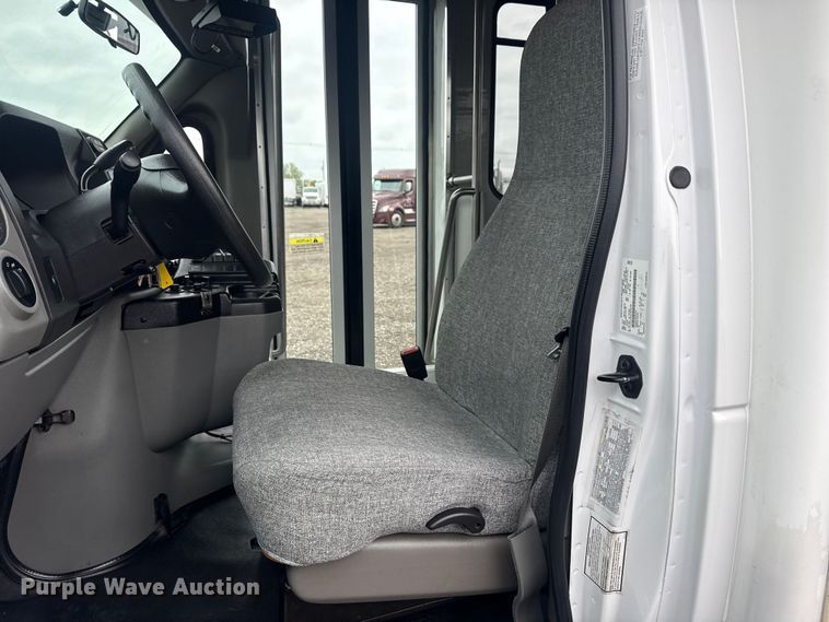 image for item EG8931 2015 Ford E350 shuttle bus