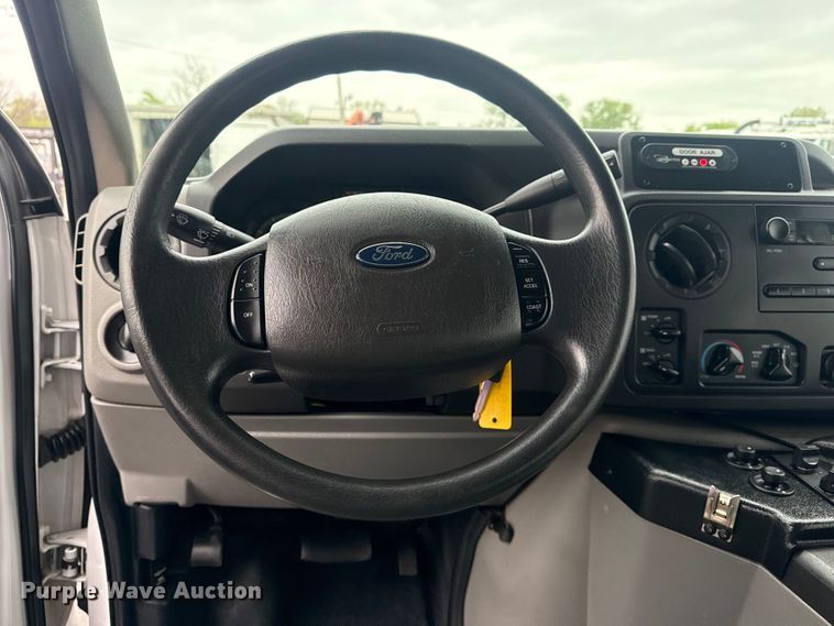 image for item EG8931 2015 Ford E350 shuttle bus