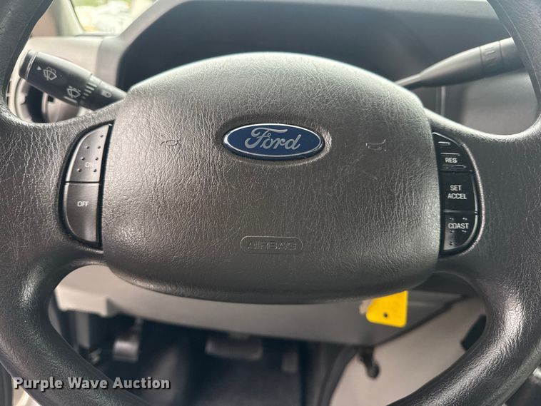 image for item EG8931 2015 Ford E350 shuttle bus