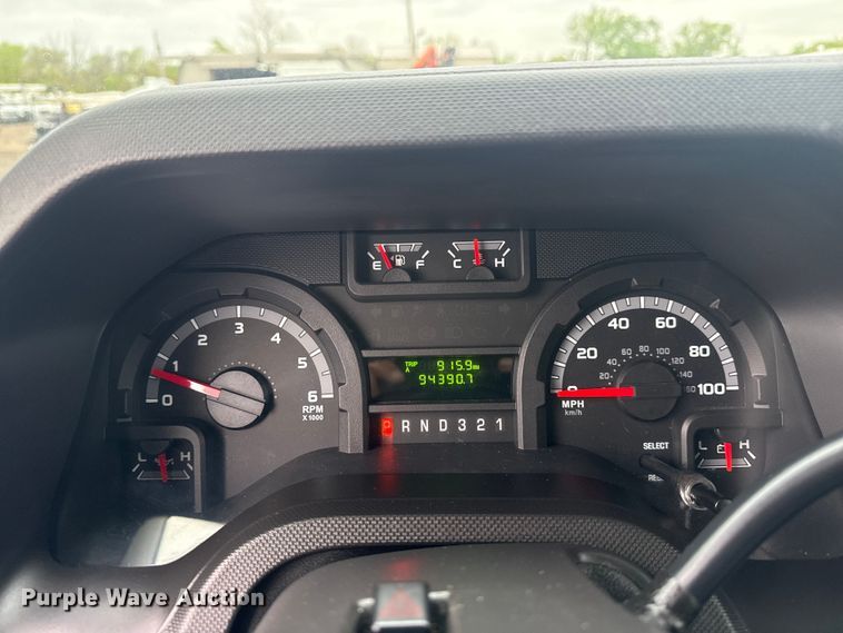 image for item EG8931 2015 Ford E350 shuttle bus