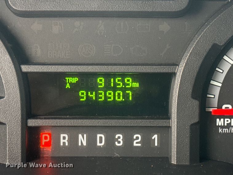 image for item EG8931 2015 Ford E350 shuttle bus