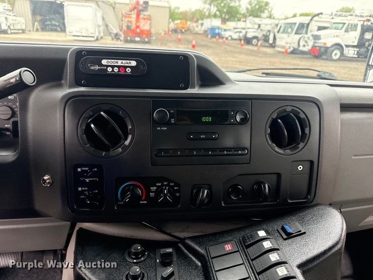 image for item EG8931 2015 Ford E350 shuttle bus