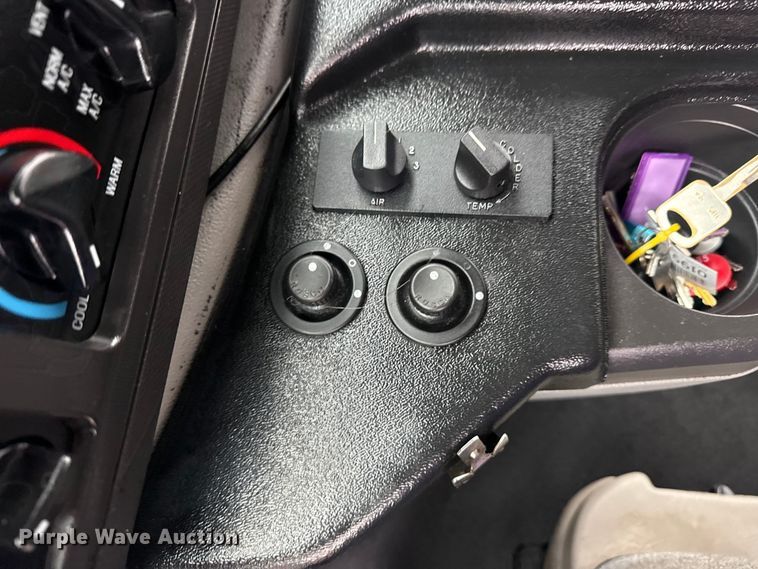 image for item EG8931 2015 Ford E350 shuttle bus