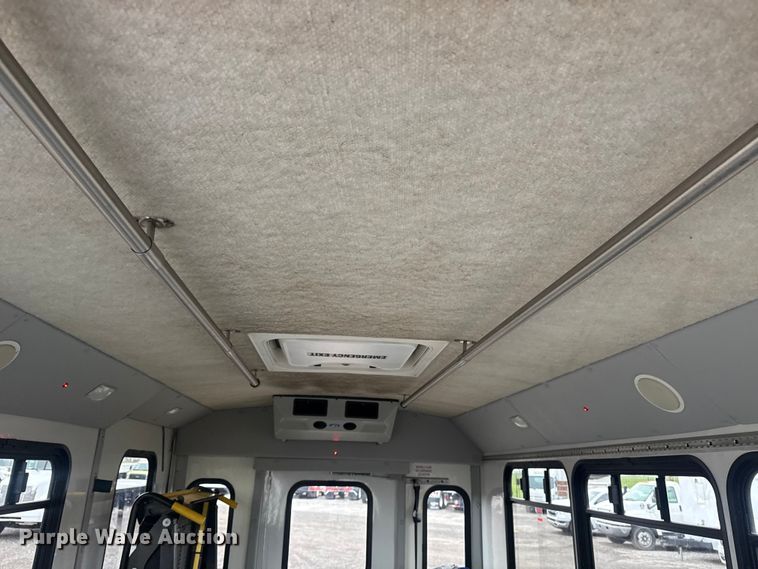 image for item EG8931 2015 Ford E350 shuttle bus