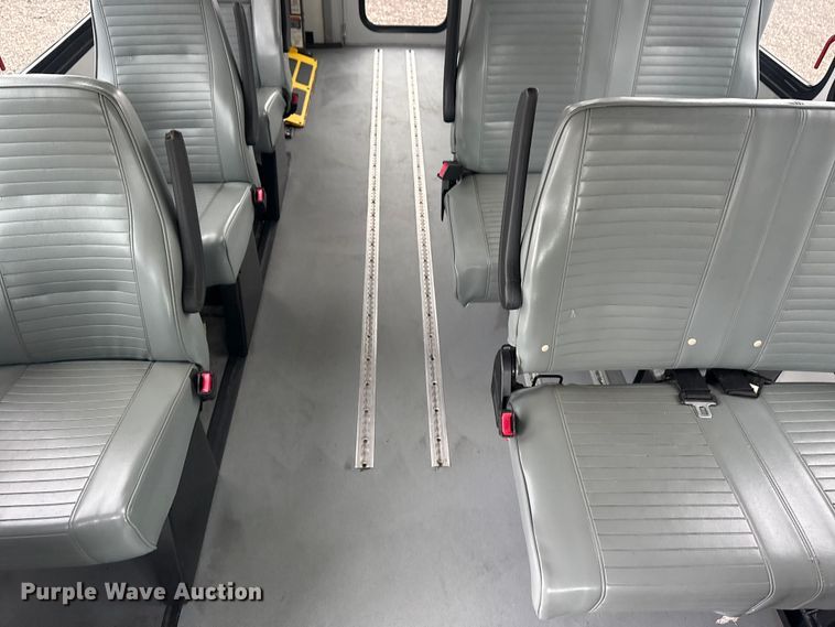 image for item EG8931 2015 Ford E350 shuttle bus