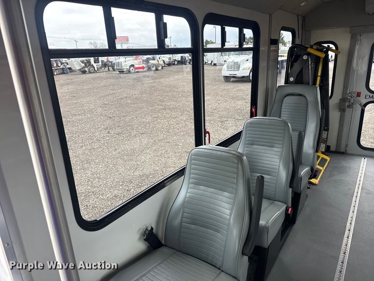 image for item EG8931 2015 Ford E350 shuttle bus