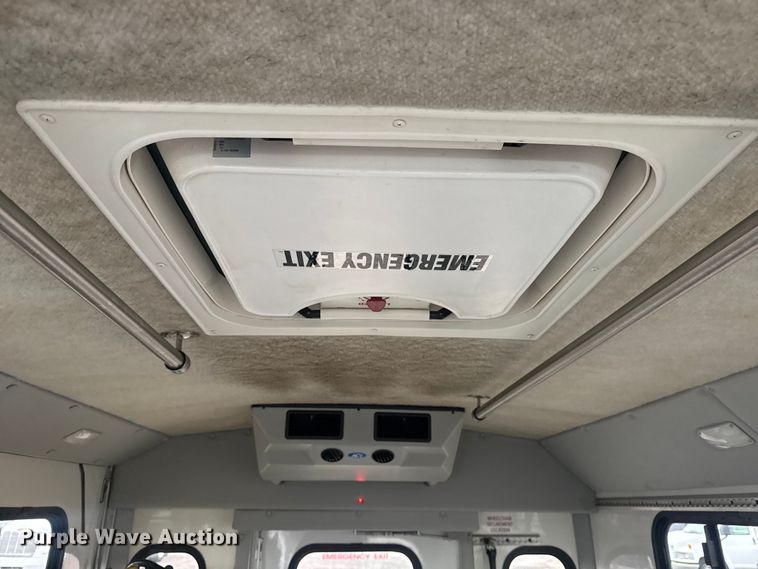 image for item EG8931 2015 Ford E350 shuttle bus