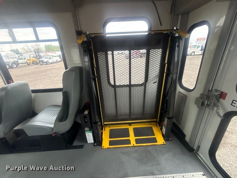 image for item EG8931 2015 Ford E350 shuttle bus