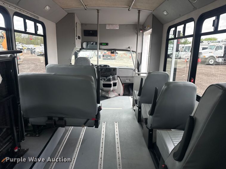 image for item EG8931 2015 Ford E350 shuttle bus