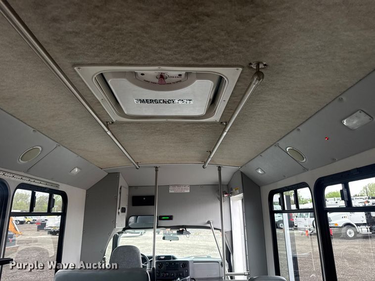 image for item EG8931 2015 Ford E350 shuttle bus