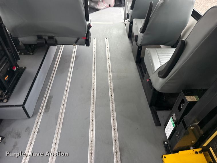 image for item EG8931 2015 Ford E350 shuttle bus