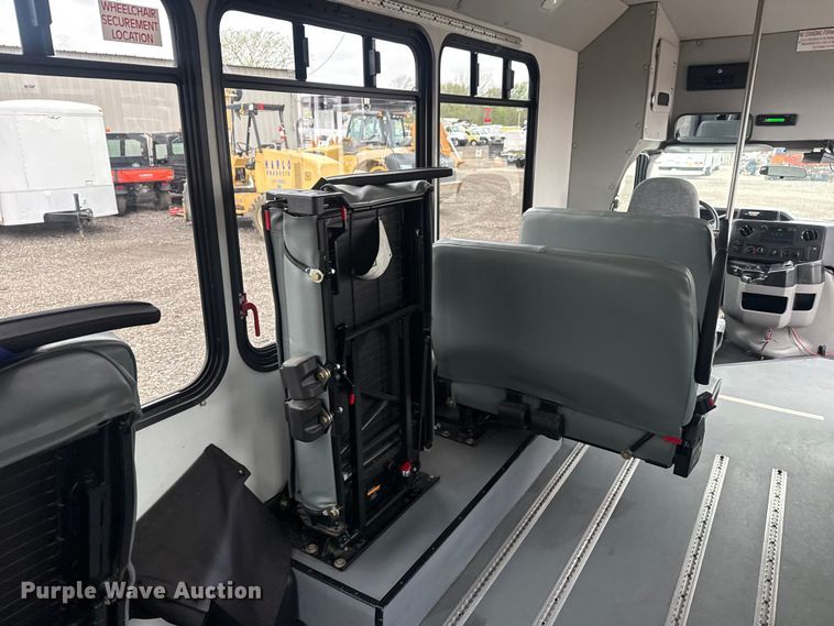 image for item EG8931 2015 Ford E350 shuttle bus