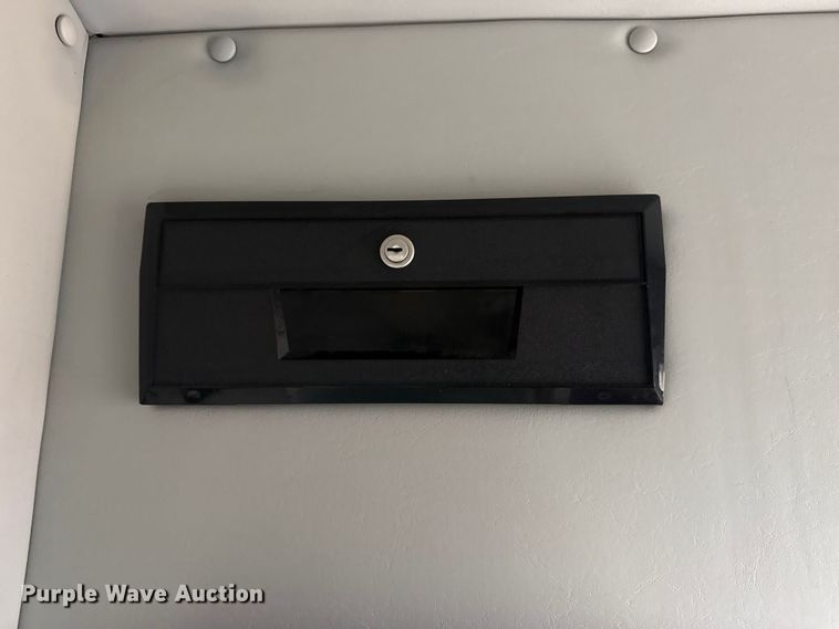 image for item EG8931 2015 Ford E350 shuttle bus