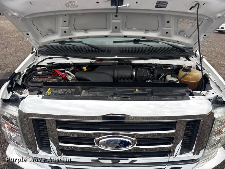 image for item EG8931 2015 Ford E350 shuttle bus