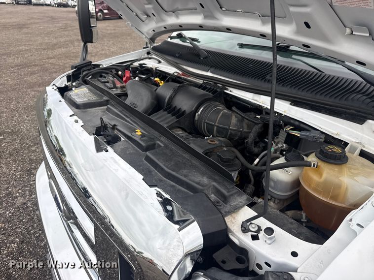 image for item EG8931 2015 Ford E350 shuttle bus