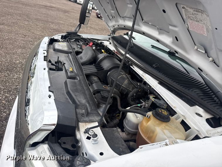 image for item EG8931 2015 Ford E350 shuttle bus