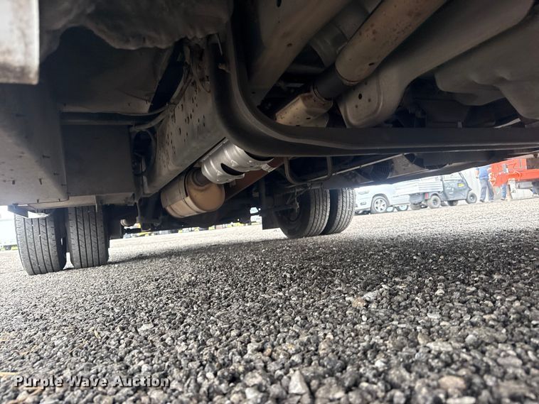 image for item EG8931 2015 Ford E350 shuttle bus