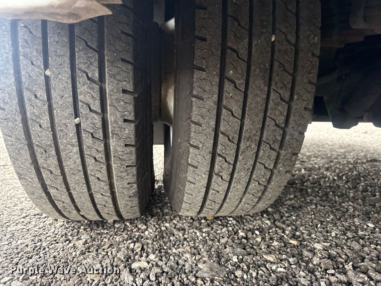 image for item EG8931 2015 Ford E350 shuttle bus