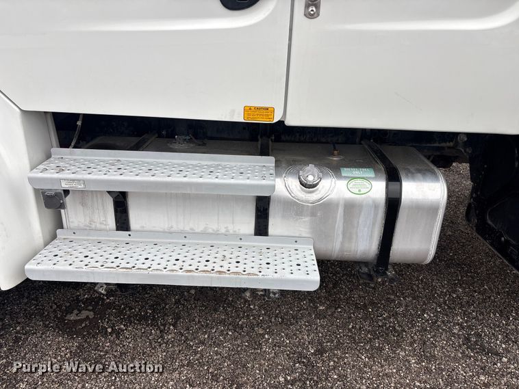 image for item EG8939 2020 Freightliner Business Class M2 Ext. Cab utility / service truck