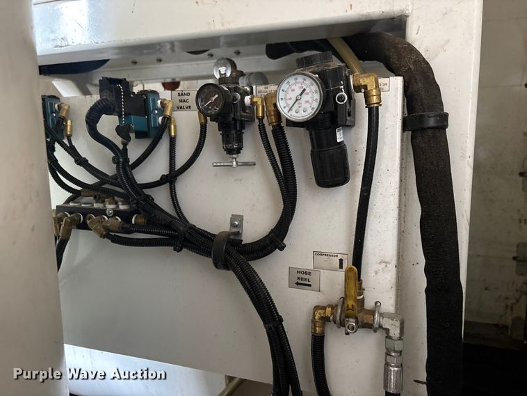 image for item EG8939 2020 Freightliner Business Class M2 Ext. Cab utility / service truck