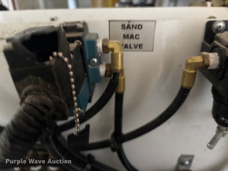 image for item EG8939 2020 Freightliner Business Class M2 Ext. Cab utility / service truck