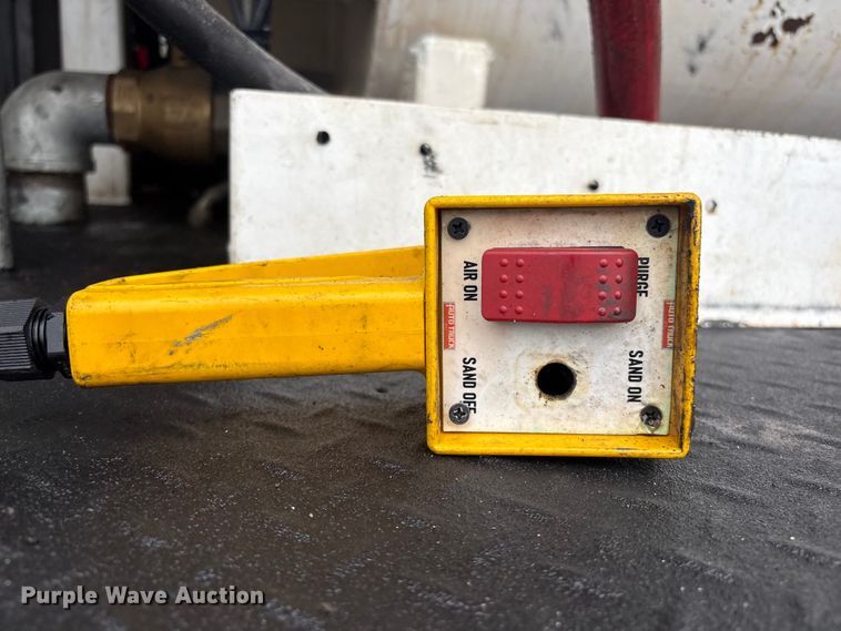 image for item EG8939 2020 Freightliner Business Class M2 Ext. Cab utility / service truck